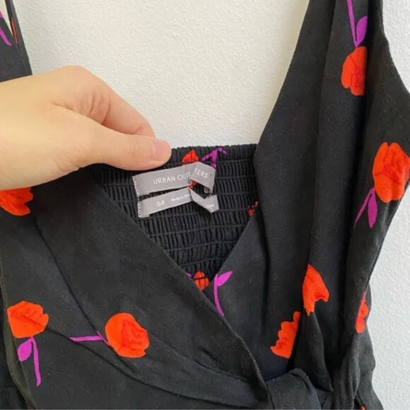 UO Quebec Black Floral Linen Side-Tie Midi Wrap Dress S - Picture 10 of 11